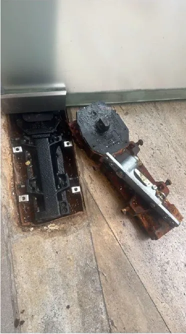 更換門鉸